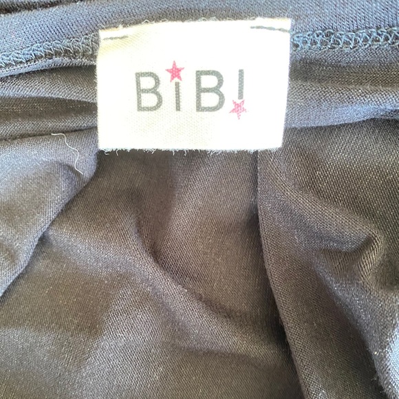 Sequined Lips Loose Fit Top in Black - Picture 8 of 8